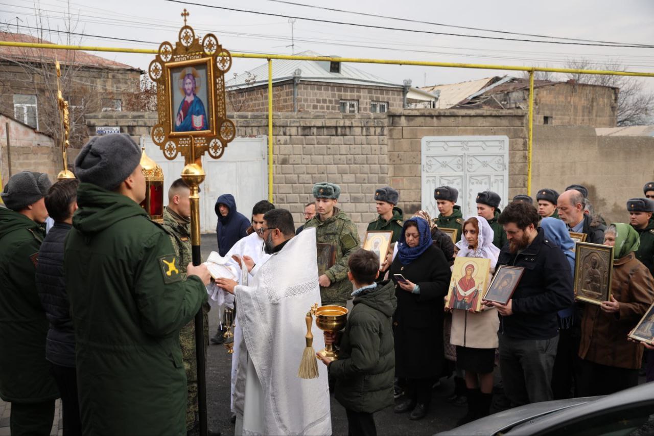 Праздничная Божественная Литургия в храме Архангела Михаила на "Холме чести" г. Гюмри.