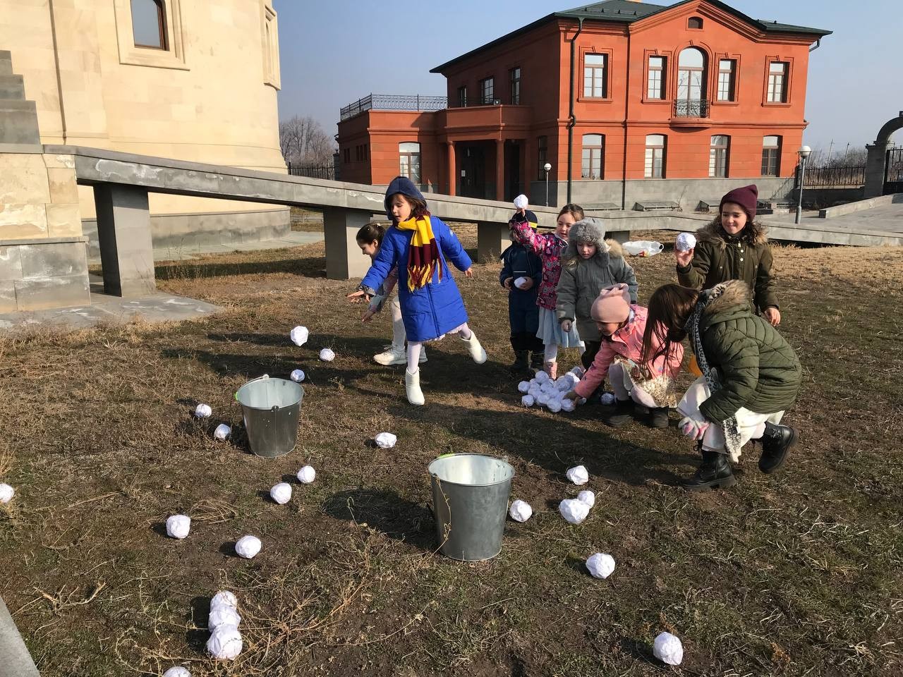 В храмах г. Еревана прошли богослужения в праздник Рождества Христова.