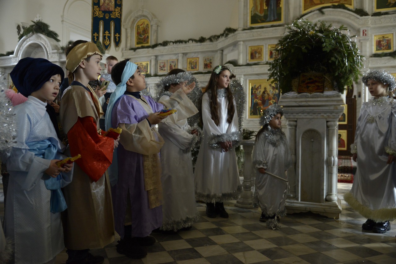 В храмах г. Еревана прошли богослужения в праздник Рождества Христова.