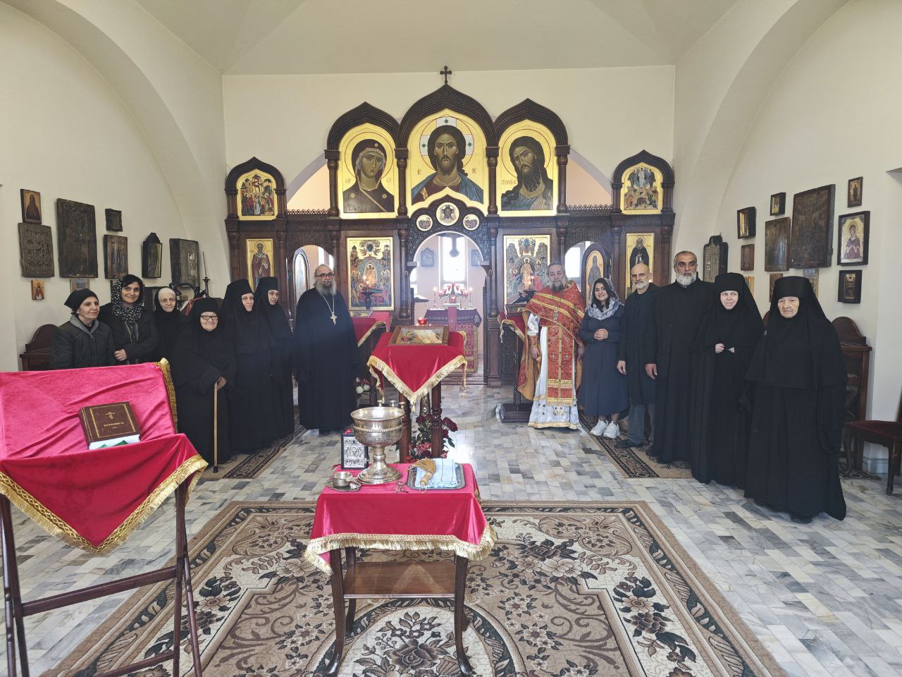 Празднование в честь иконы Божией Матери «Живоносный Источник» и освящение иконостаса прошло в Успенском храме Покровского подворья в Ереване.