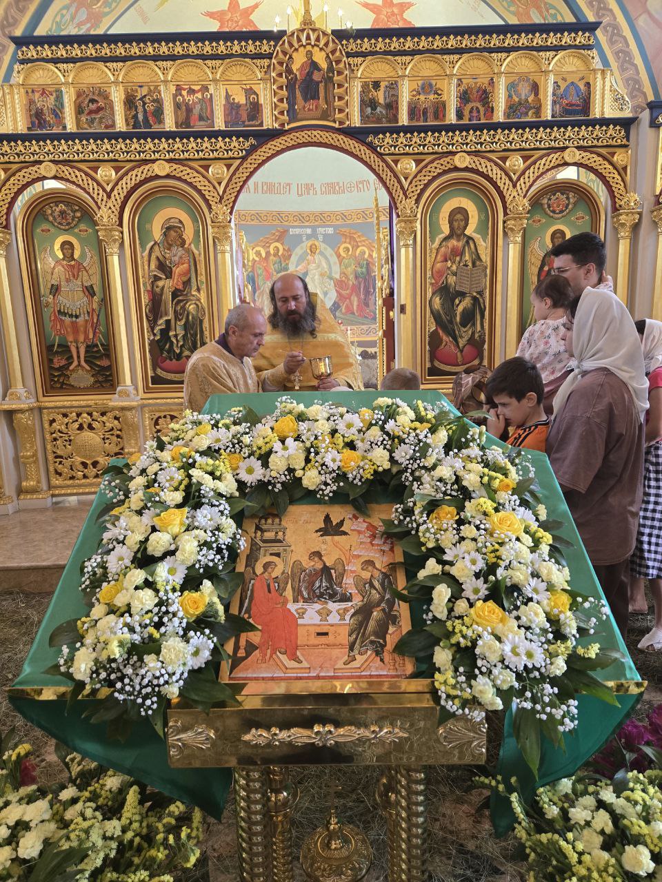 Праздник Святой Троицы в храмах Ереванско-Армянской епархии