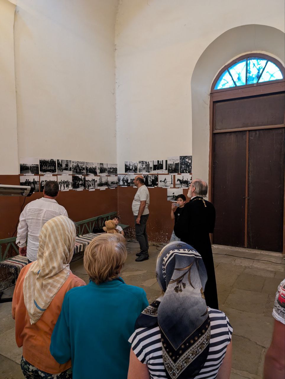 Царское служение: в Привольном открылась фотовыставка о династии Романовых