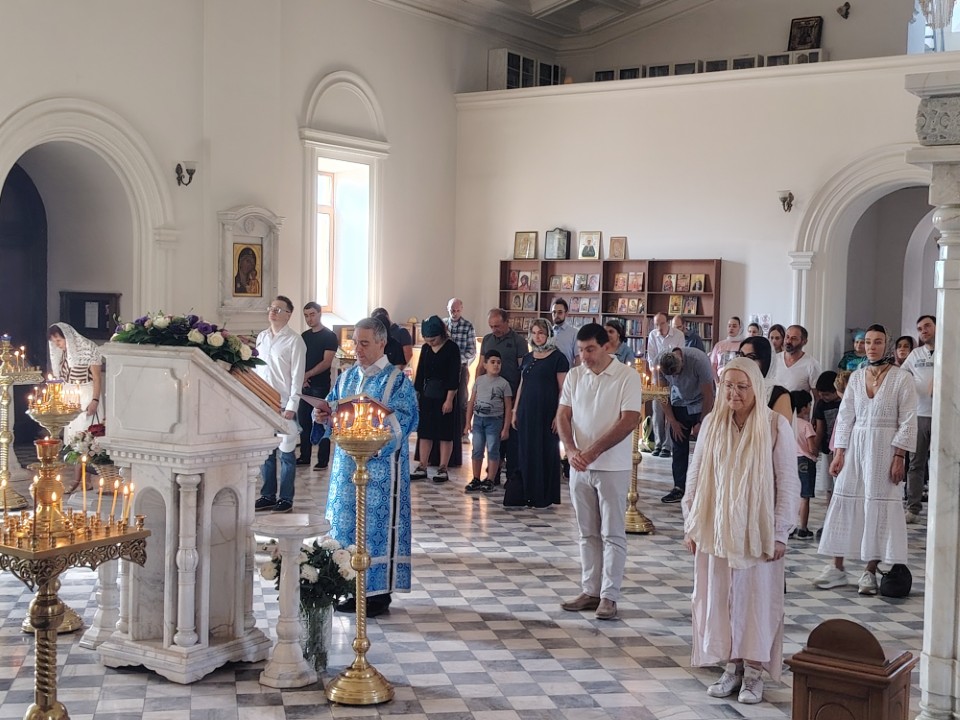 Празднование Успения Пресвятой Владычицы нашей Богородицы и Приснодевы Марии в храмах Ереванско-Армянской епархии: фоторепортаж