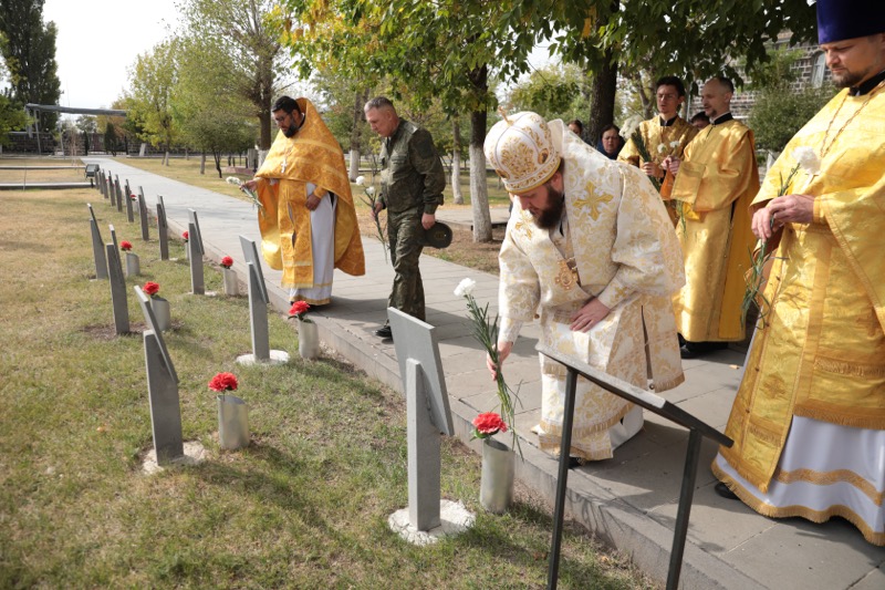 Архиерейское богослужение в праздник Воздвижения Честного и Животворящего Креста Господня в храме святой мученицы царицы Александры на 102-й российской военной базе города Гюмри