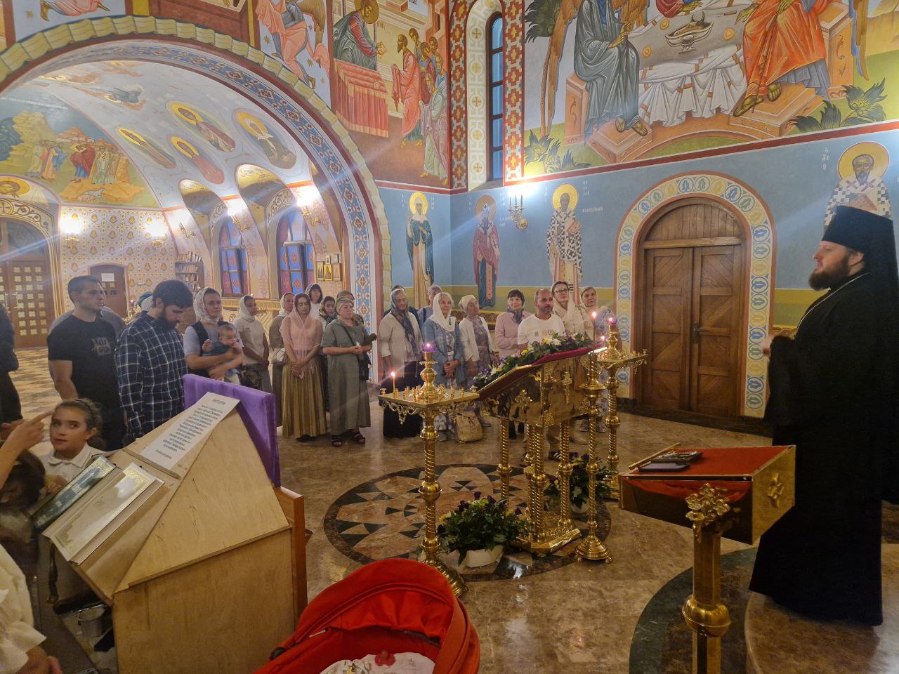 Архипастырское богослужение в Крестовоздвиженском храме города Еревана