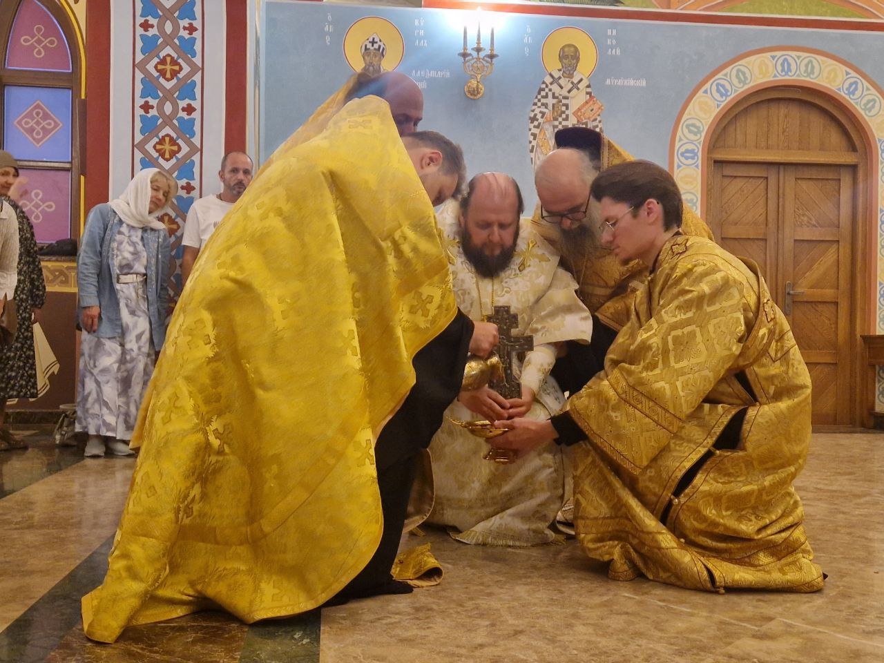 Архипастырское богослужение в Крестовоздвиженском храме города Еревана