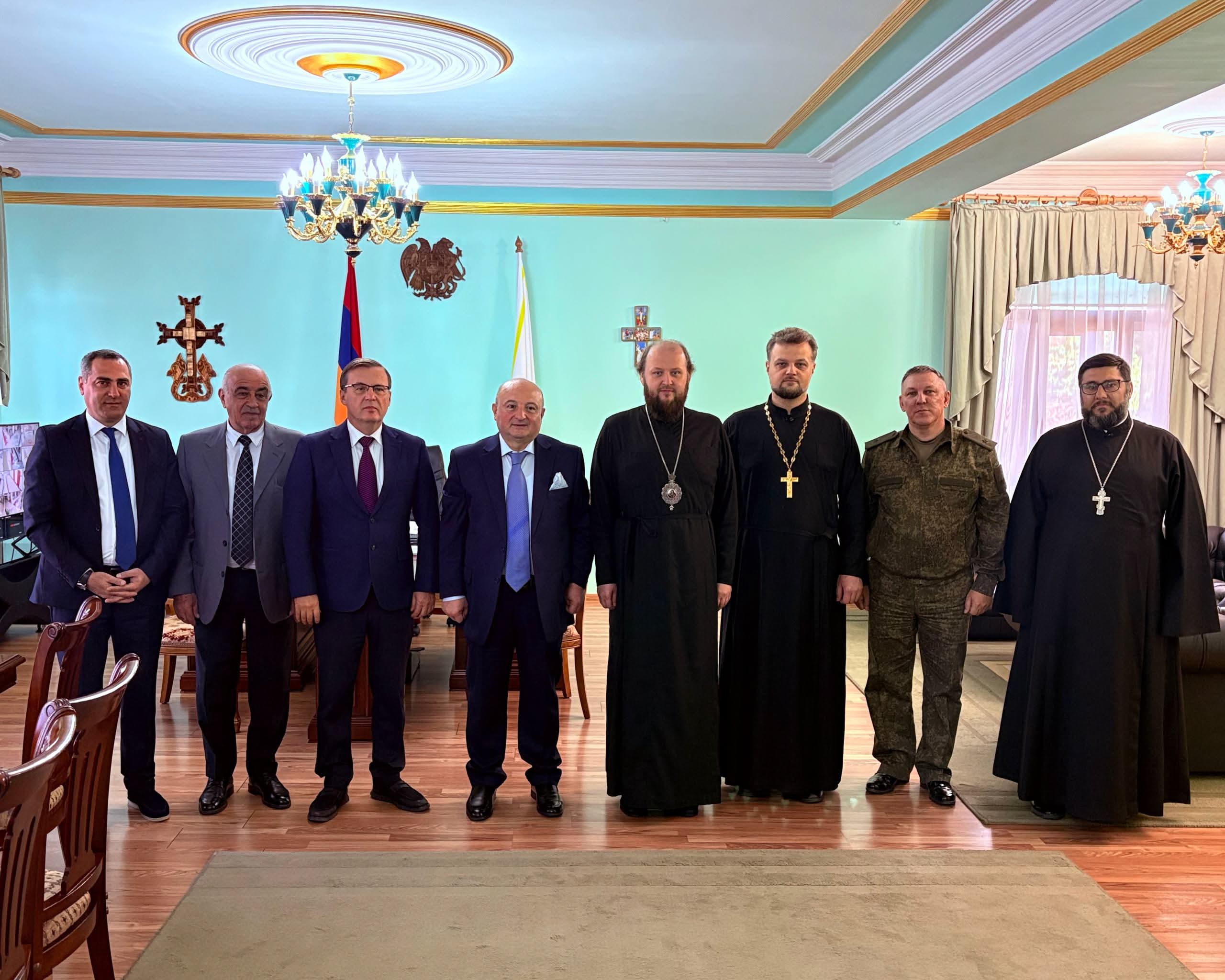 Встреча архиепископа Подольского и Люберецкого Аксия с главой города Гюмри в мэрии города Гюмри