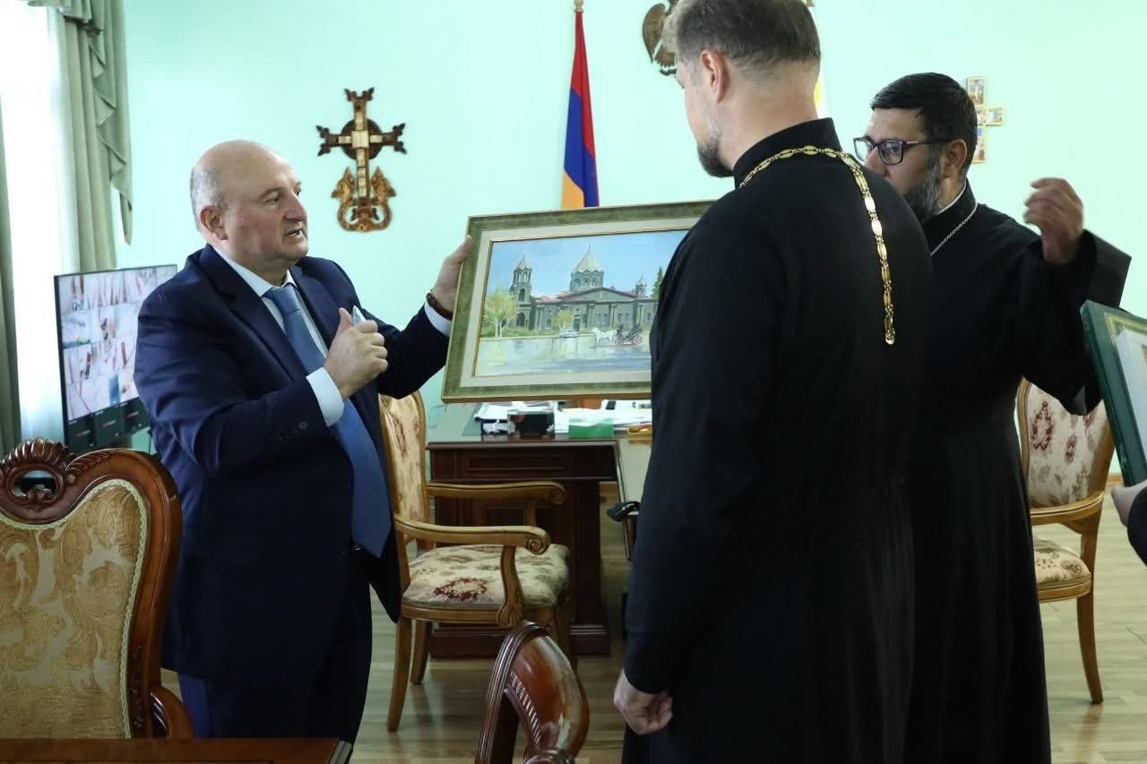 Встреча архиепископа Подольского и Люберецкого Аксия с главой города Гюмри в мэрии города Гюмри