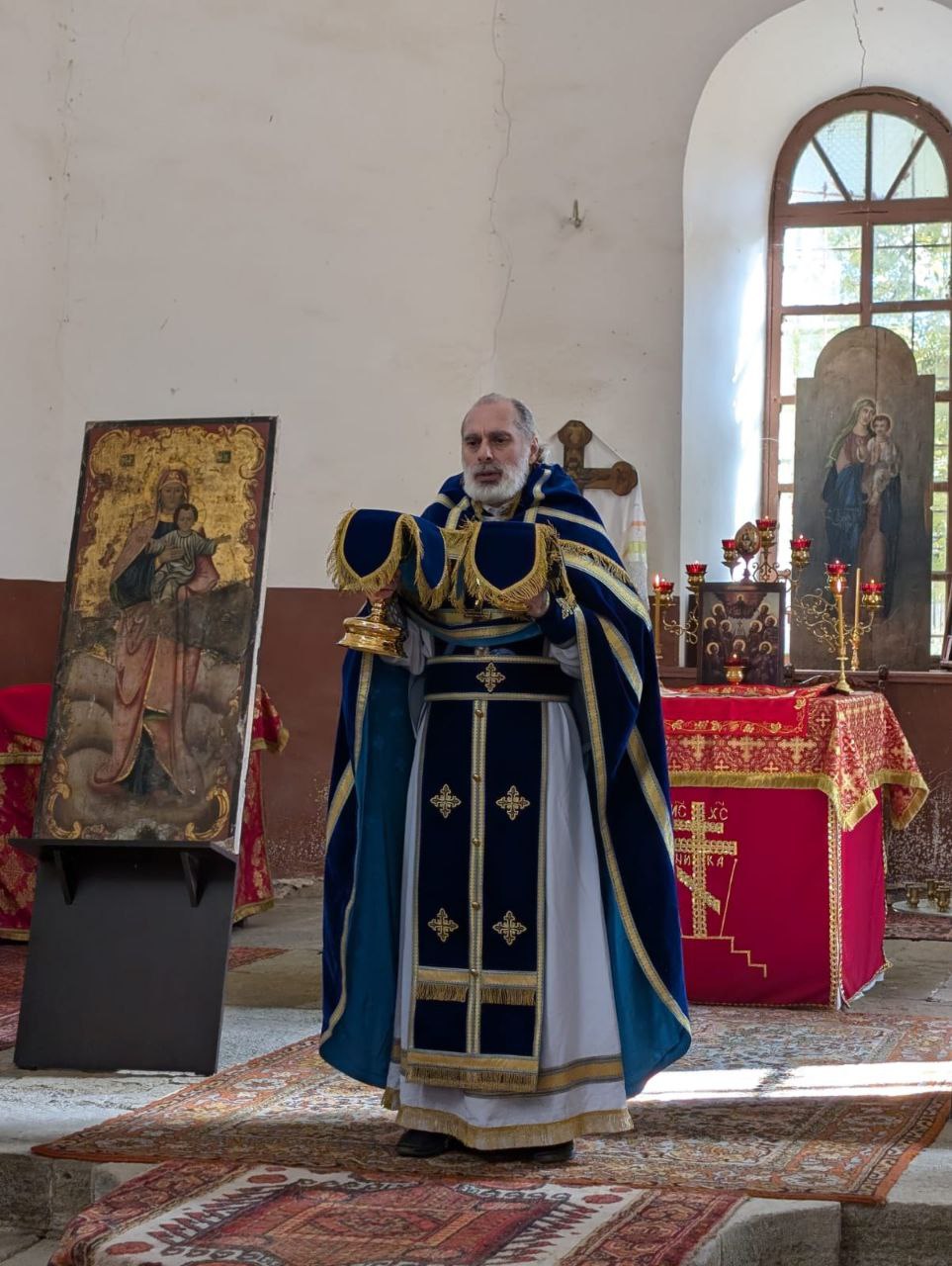 В Ереване молитвенно отметили престольный праздник храма Покрова Пресвятой Богородицы
