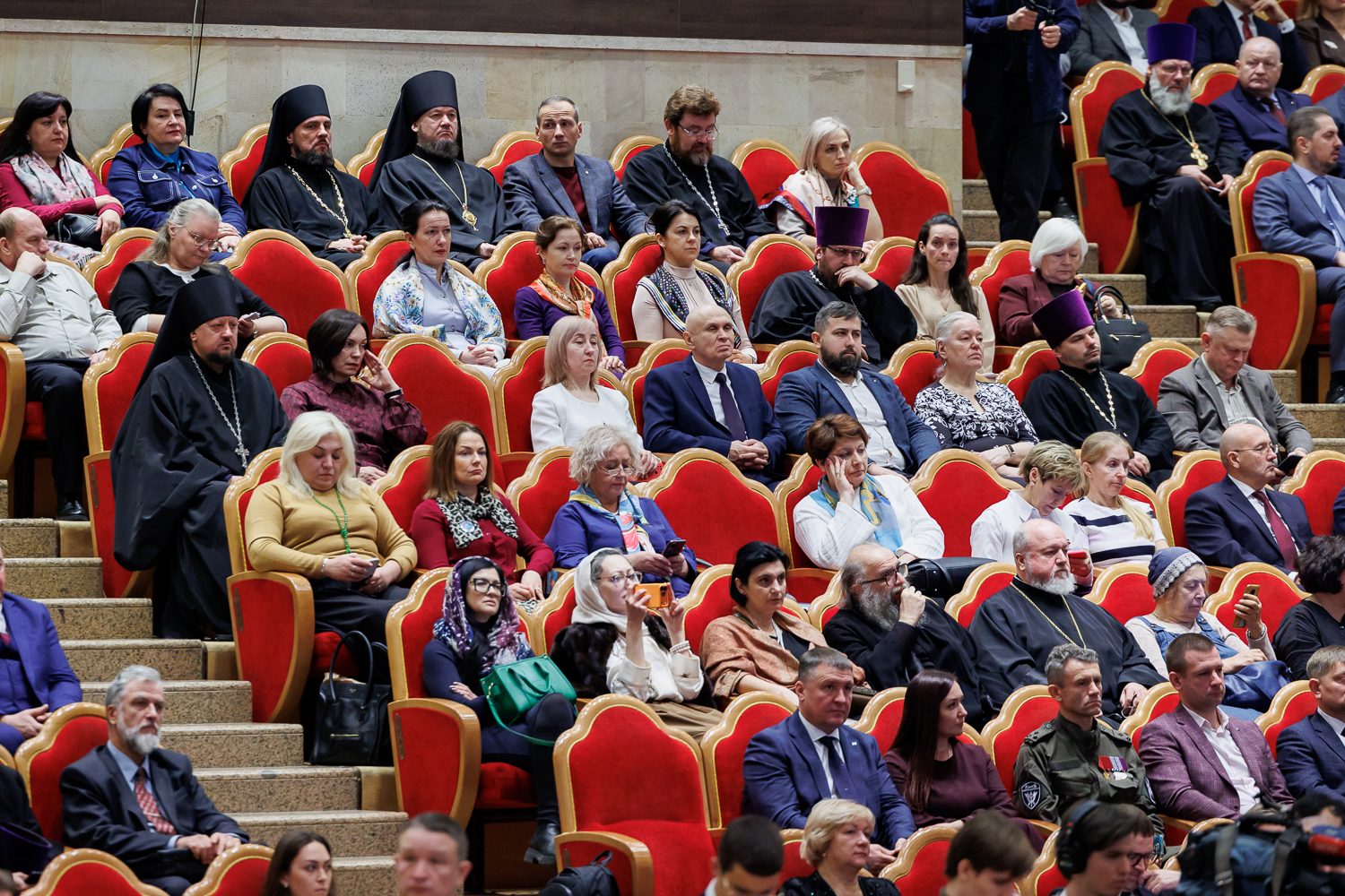 Делегация Ереванско-Армянской епархии приняла участие в пленарном заседании XXVII ВРНС