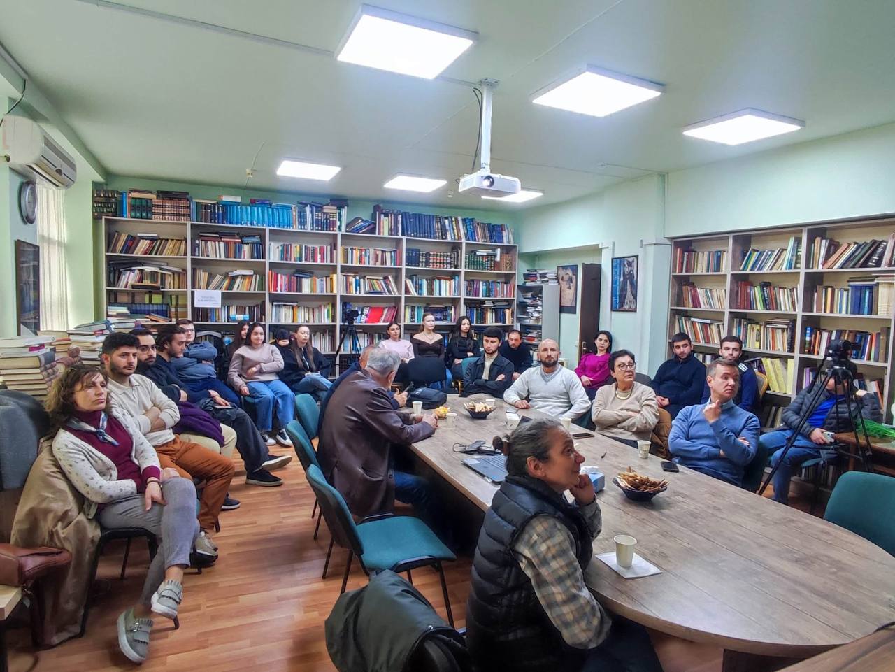 В Ереване состоялась лекция «Либеральный фашизм: основы тоталитаризации и неизбежная тенденция фашизации»