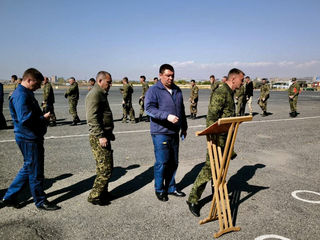 На территорию авиабазы ЮВО в Армении доставили икону Божьей Матери Покрова Пресвятой Богородицы для проведения молебна