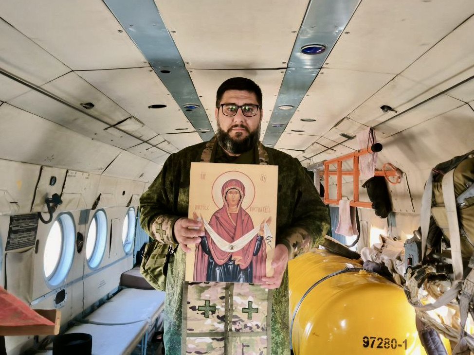 На территорию авиабазы ЮВО в Армении доставили икону Божьей Матери Покрова Пресвятой Богородицы для проведения молебна