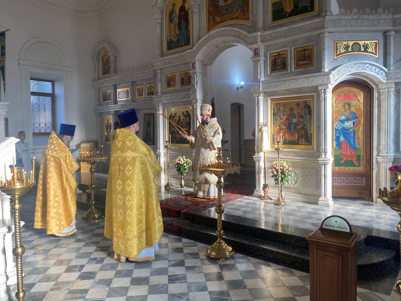 Архиепископ Аксий совершил Божественную литургию в Покровском храме Еревана