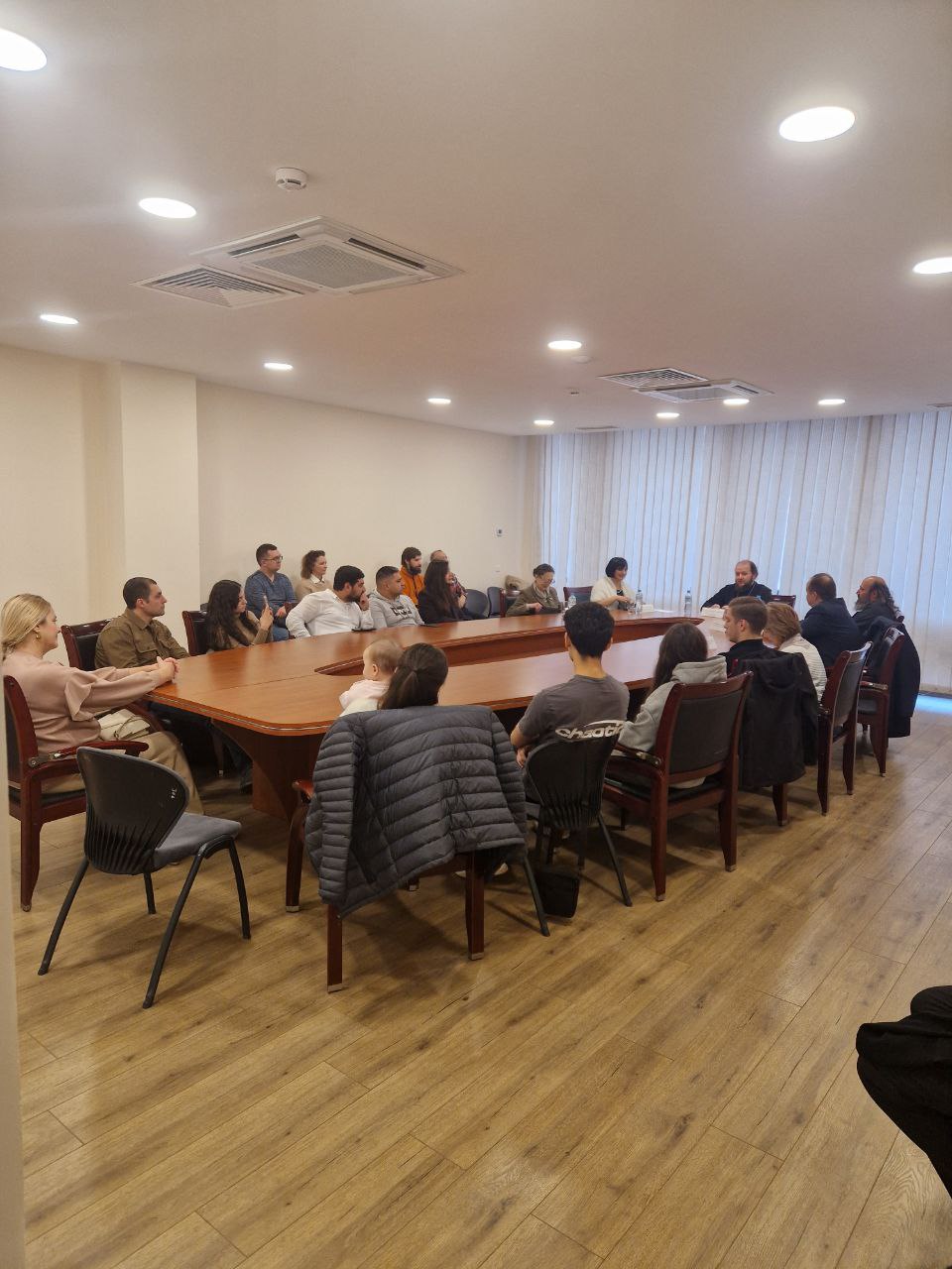 В рамках регионального этапа Международных Рождественских чтений прошла встреча архиепископа Аксия с молодёжью в Доме Москвы