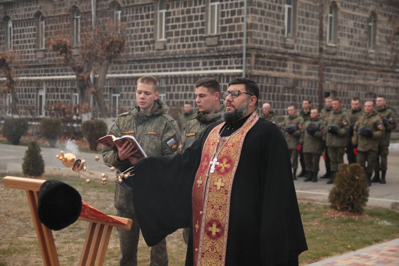 В Гюмри молитвенно почтили память святого благоверного князя Александра Невского и помолились о упокоении жертв Спитакского землетрясения