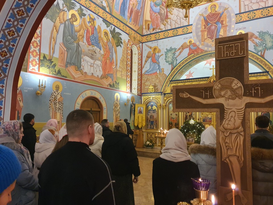 Празднование Рождества Господа Бога и Спаса нашего Иисуса Христа в храмах Ереванско-Армянской епархии: фоторепортаж