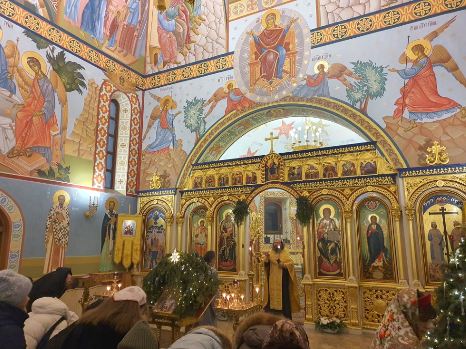 Празднование Рождества Господа Бога и Спаса нашего Иисуса Христа в храмах Ереванско-Армянской епархии: фоторепортаж