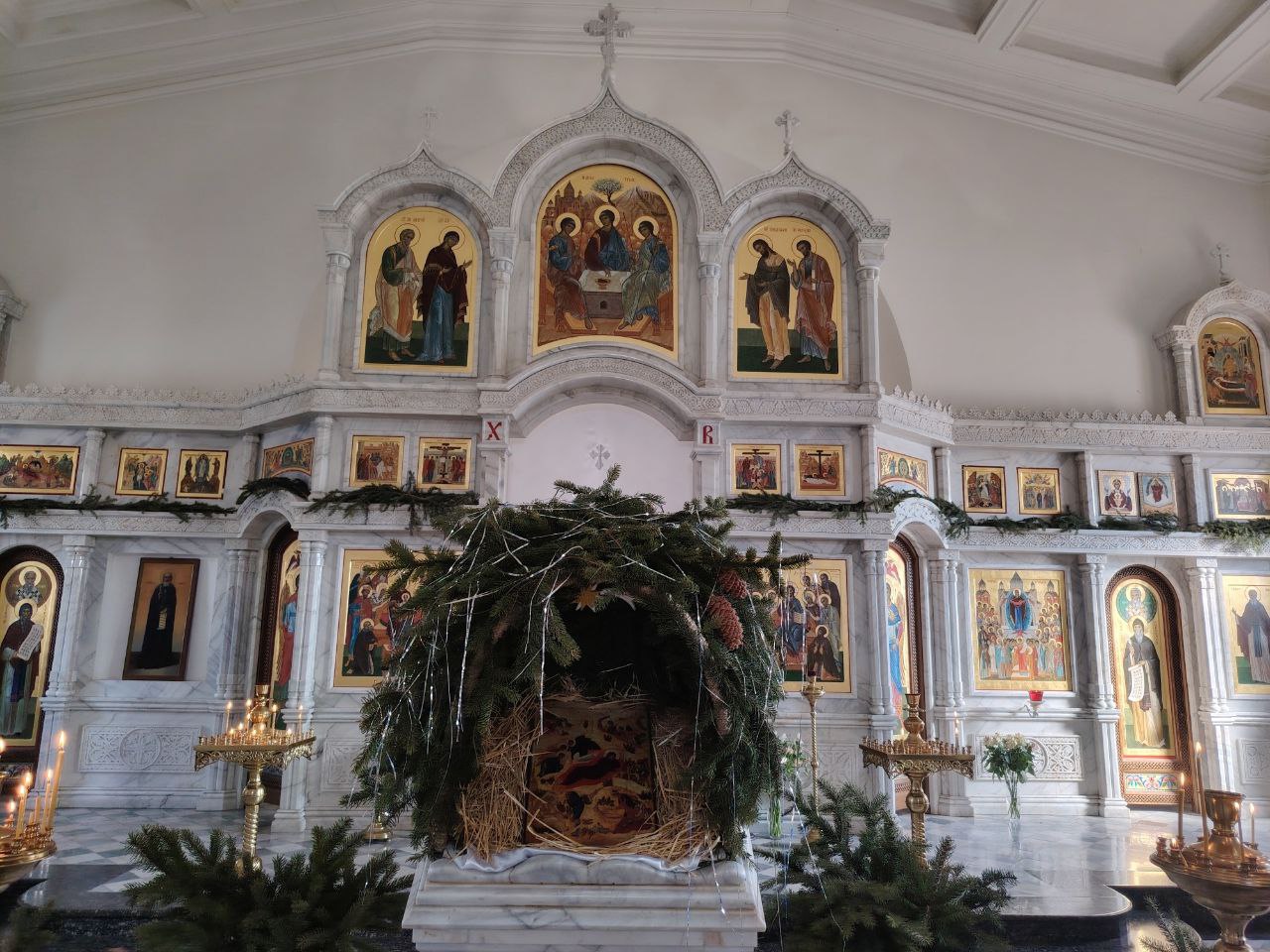 Празднование Рождества Господа Бога и Спаса нашего Иисуса Христа в храмах Ереванско-Армянской епархии: фоторепортаж