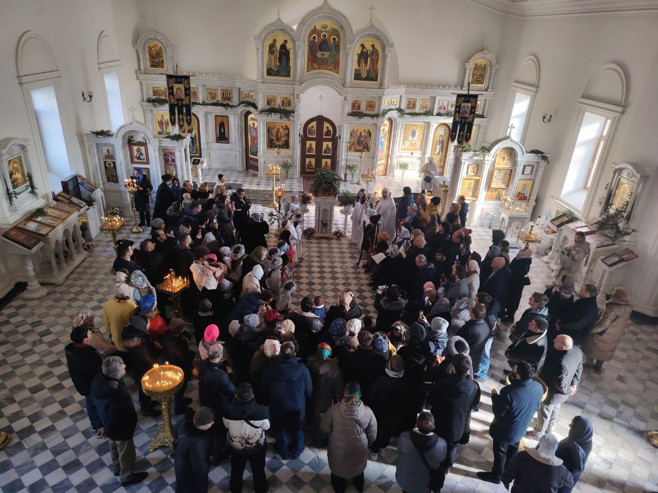 Празднование Рождества Господа Бога и Спаса нашего Иисуса Христа в храмах Ереванско-Армянской епархии: фоторепортаж