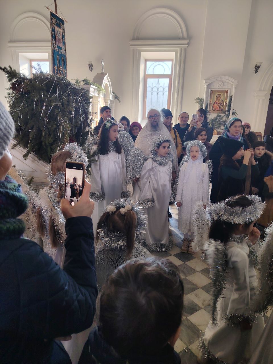 Празднование Рождества Господа Бога и Спаса нашего Иисуса Христа в храмах Ереванско-Армянской епархии: фоторепортаж