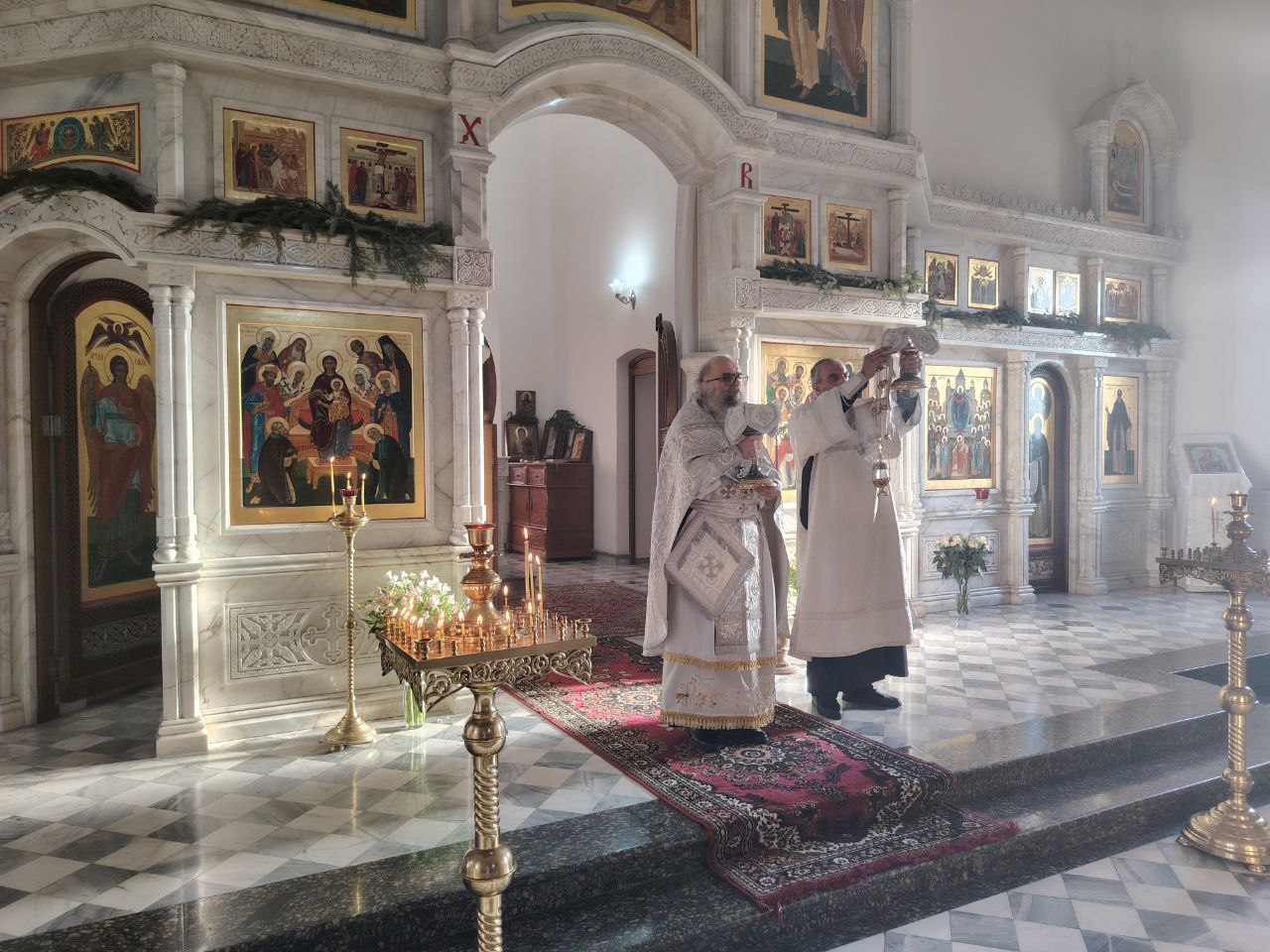 Празднование Рождества Господа Бога и Спаса нашего Иисуса Христа в храмах Ереванско-Армянской епархии: фоторепортаж