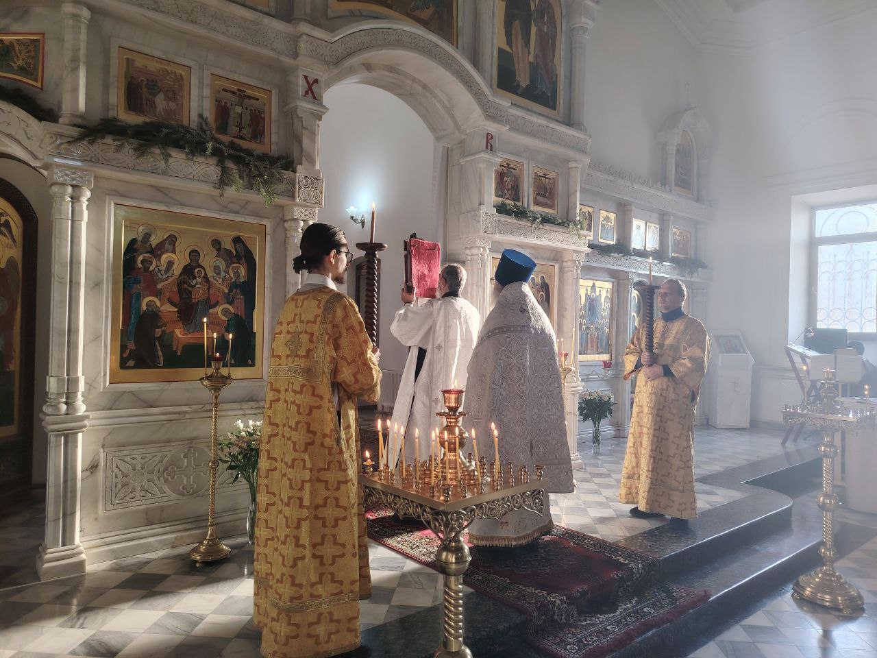 Празднование Рождества Господа Бога и Спаса нашего Иисуса Христа в храмах Ереванско-Армянской епархии: фоторепортаж