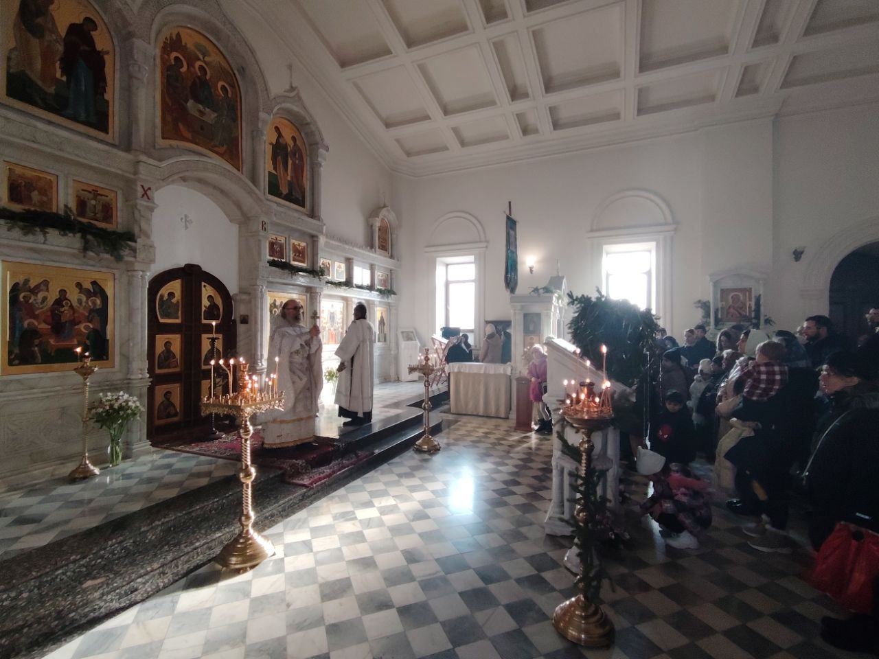 Празднование Рождества Господа Бога и Спаса нашего Иисуса Христа в храмах Ереванско-Армянской епархии: фоторепортаж