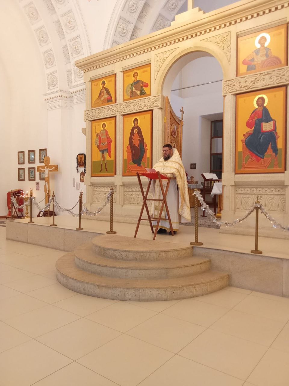 Празднование Рождества Господа Бога и Спаса нашего Иисуса Христа в храмах Ереванско-Армянской епархии: фоторепортаж