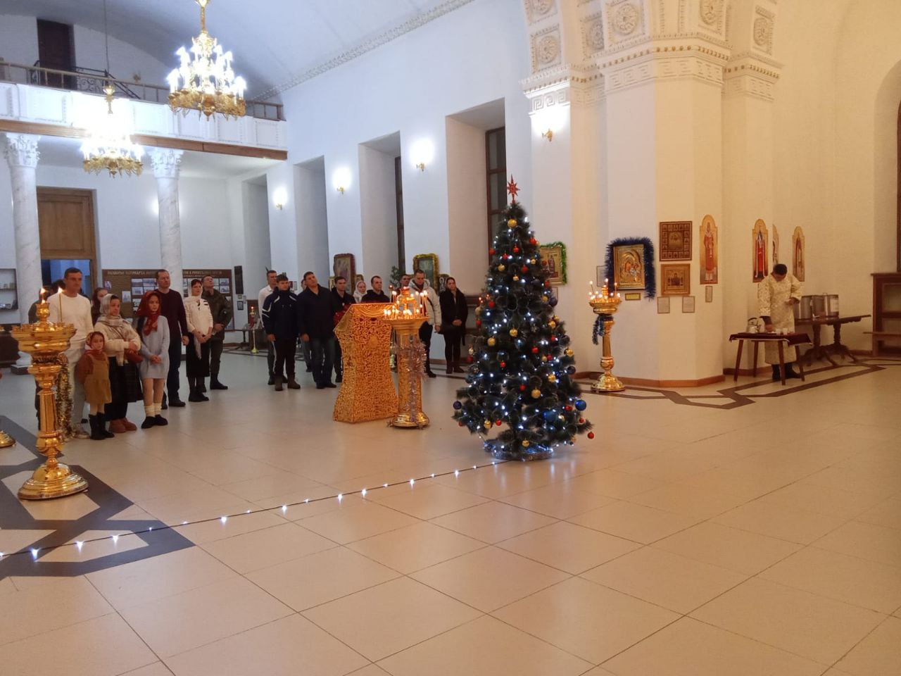 Празднование Рождества Господа Бога и Спаса нашего Иисуса Христа в храмах Ереванско-Армянской епархии: фоторепортаж