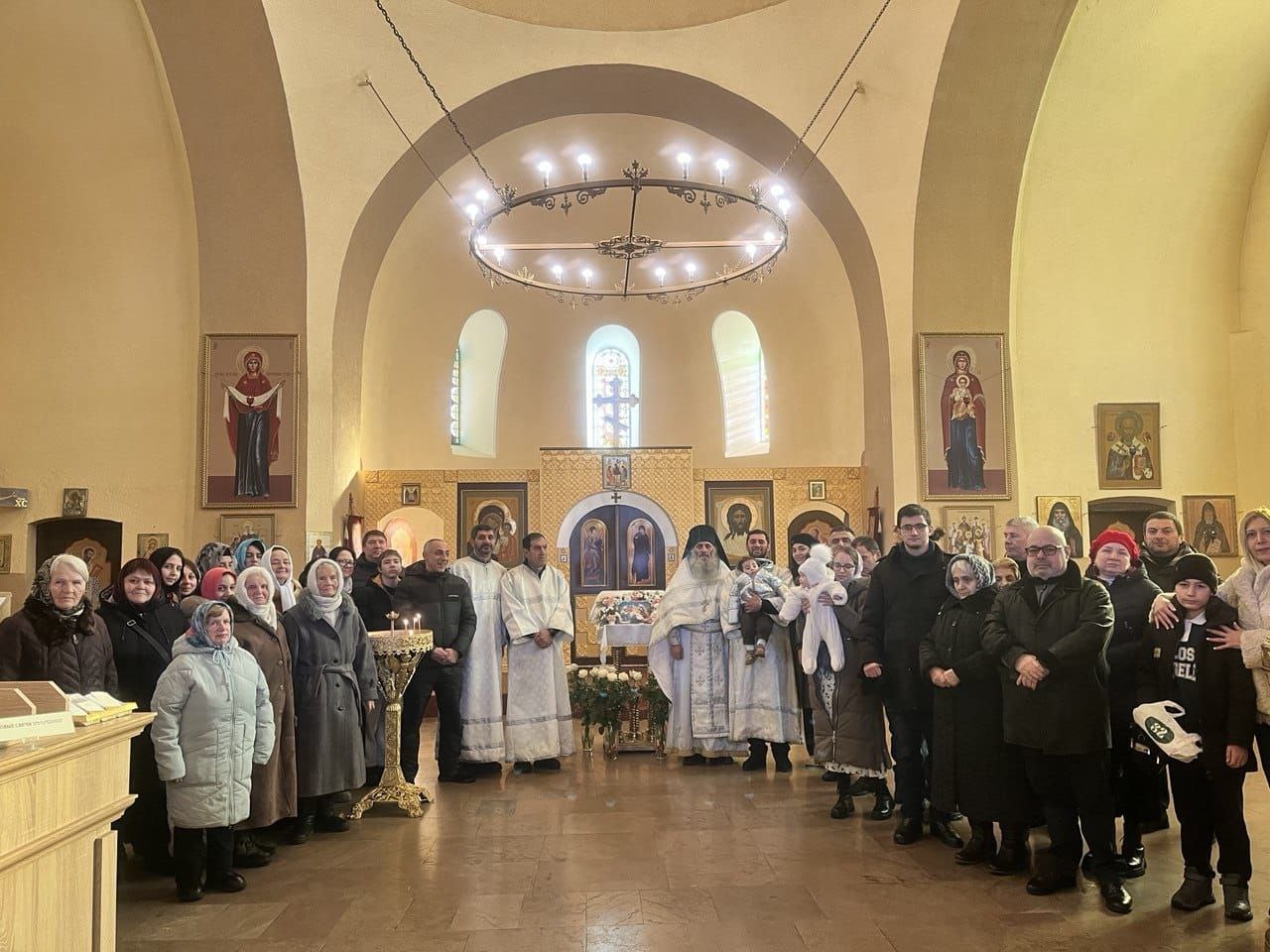 Празднование Рождества Господа Бога и Спаса нашего Иисуса Христа в храмах Ереванско-Армянской епархии: фоторепортаж