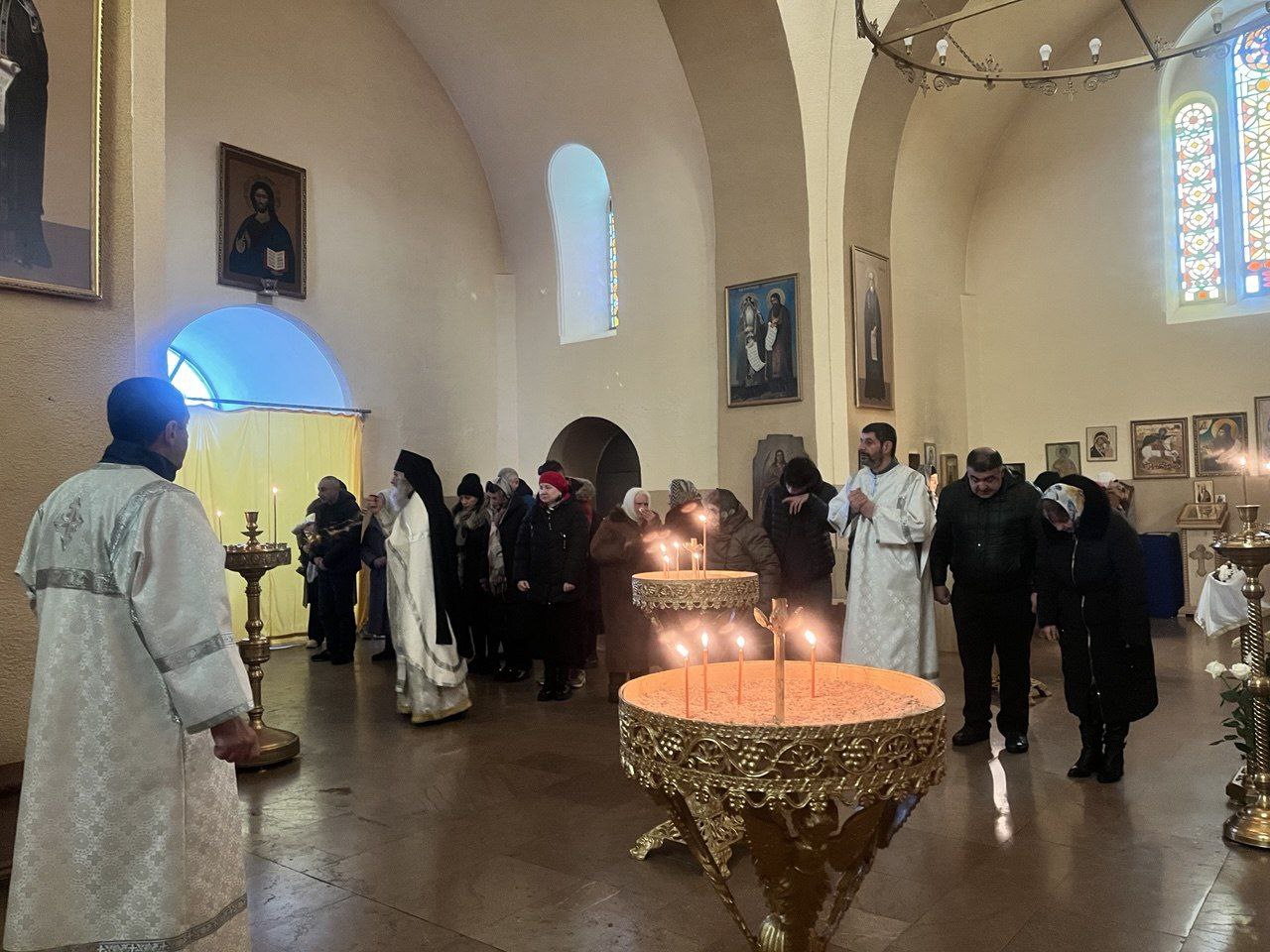 Празднование Рождества Господа Бога и Спаса нашего Иисуса Христа в храмах Ереванско-Армянской епархии: фоторепортаж