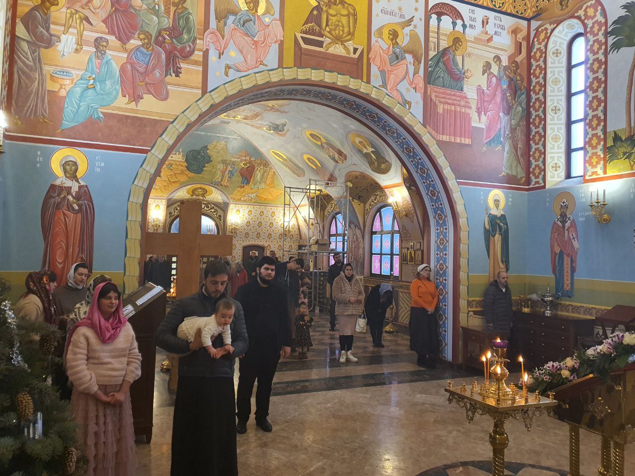 Празднование Святого Богоявления и Крещения Господа Бога и Спаса нашего Иисуса Христа в храмах Ереванско-Армянской епархии: фоторепортаж