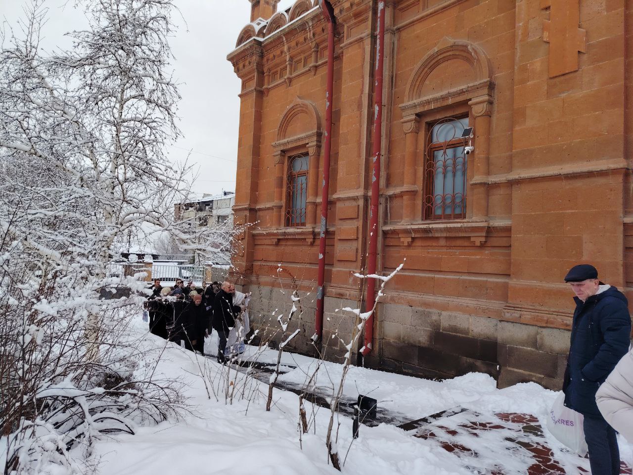 Празднование Святого Богоявления и Крещения Господа Бога и Спаса нашего Иисуса Христа в храмах Ереванско-Армянской епархии: фоторепортаж