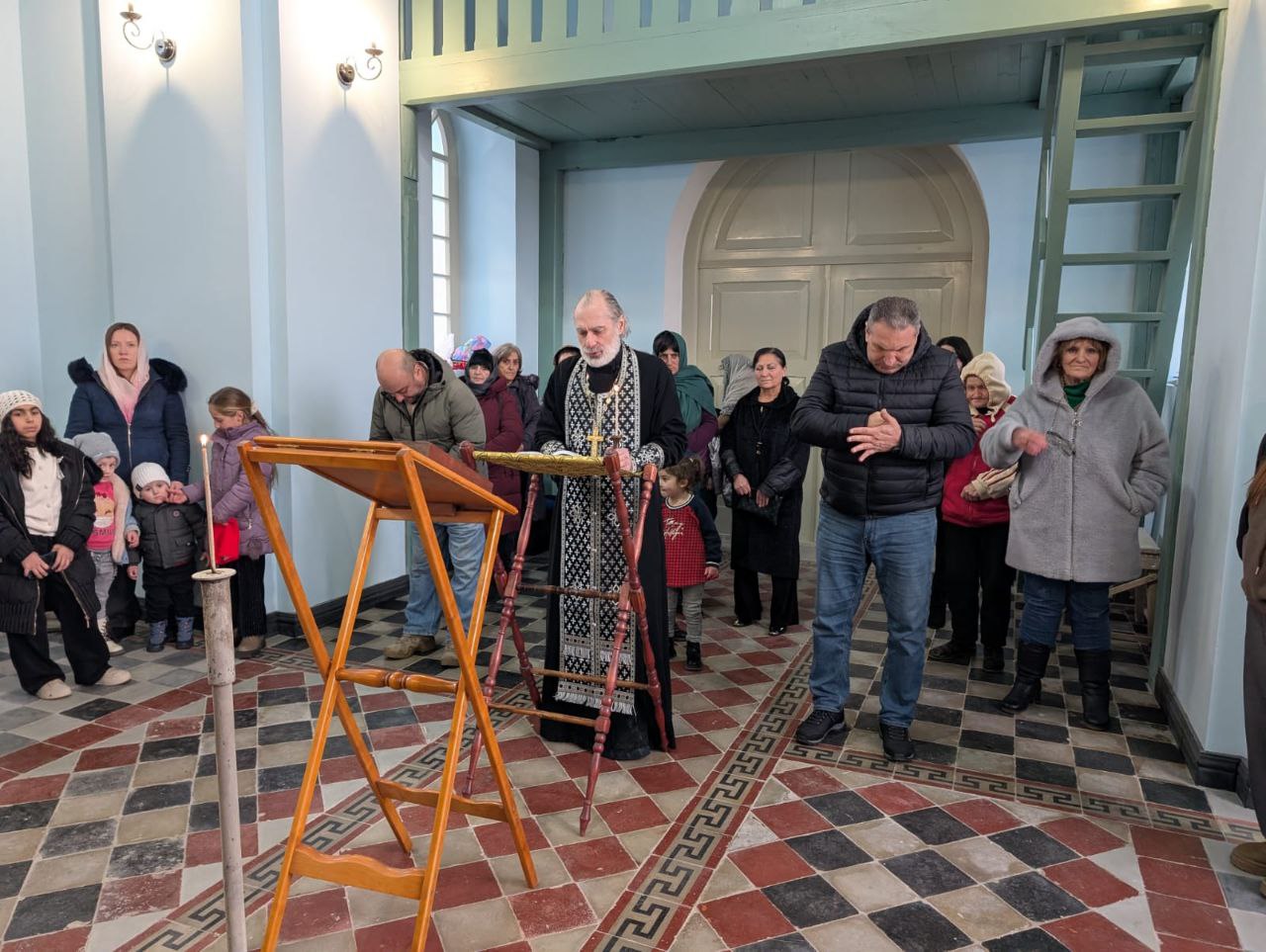 Богослужение в Никольском храме села Амракиц