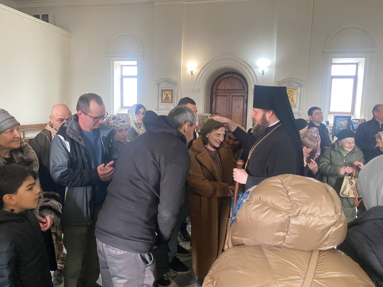 Архиепископ Аксий совершил Божественную литургию в Покровском храме Еревана