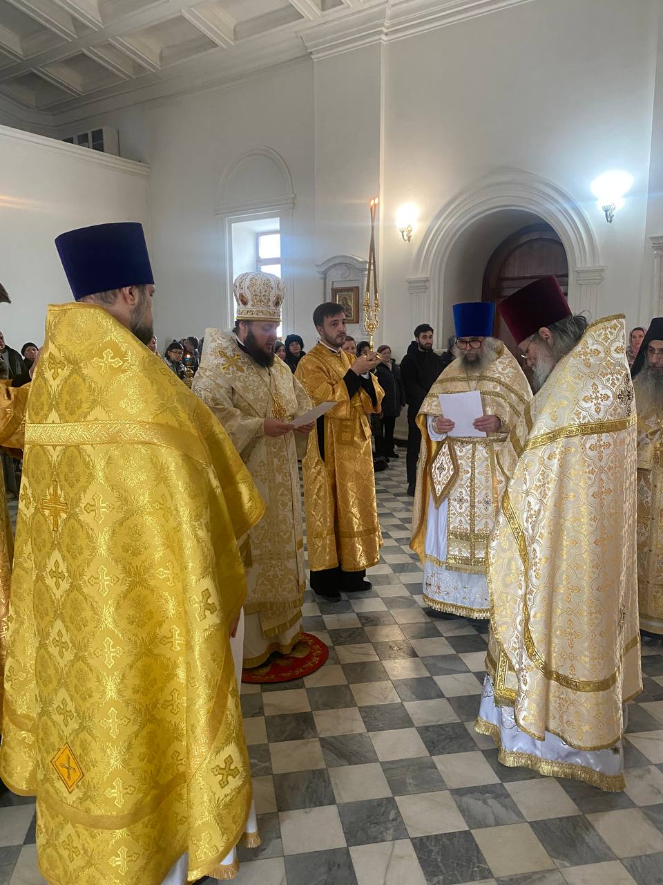 Архиепископ Аксий совершил Божественную литургию в Покровском храме Еревана
