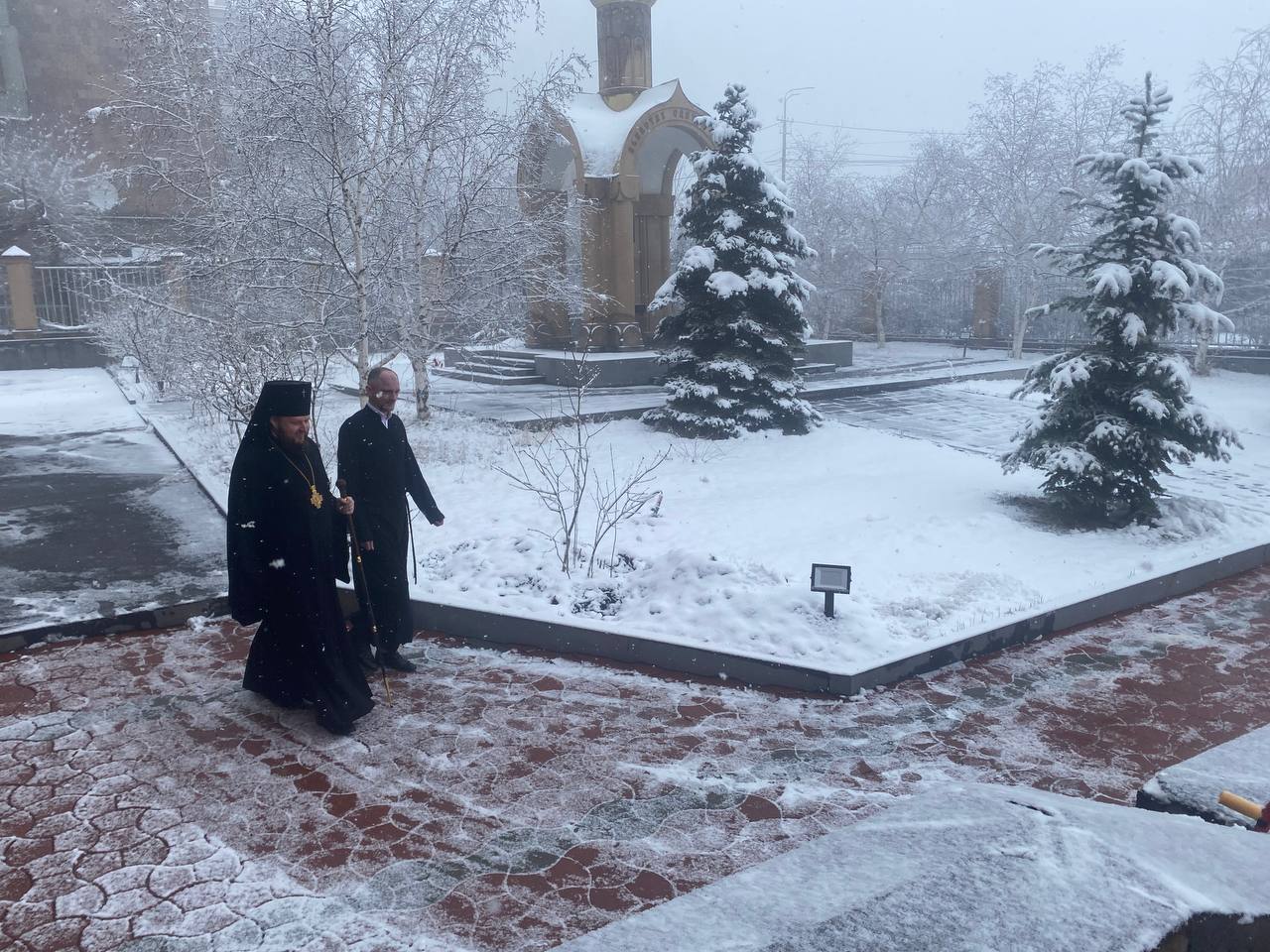 Архиепископ Аксий совершил Божественную литургию в Покровском храме Еревана