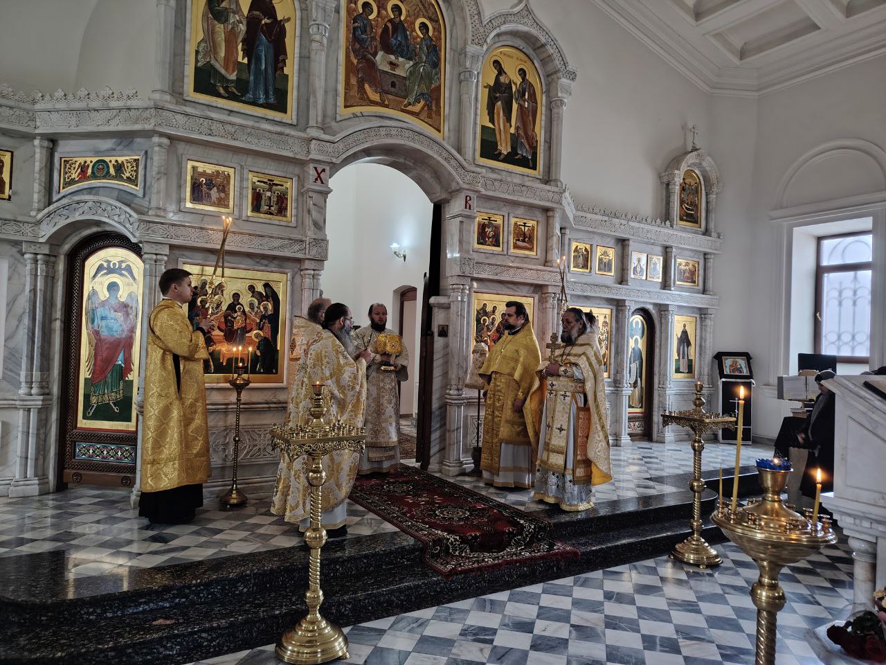 Архиепископ Аксий совершил Божественную литургию в Покровском храме Еревана Архиепископ Аксий совершил Божественную литургию в Покровском храме Еревана