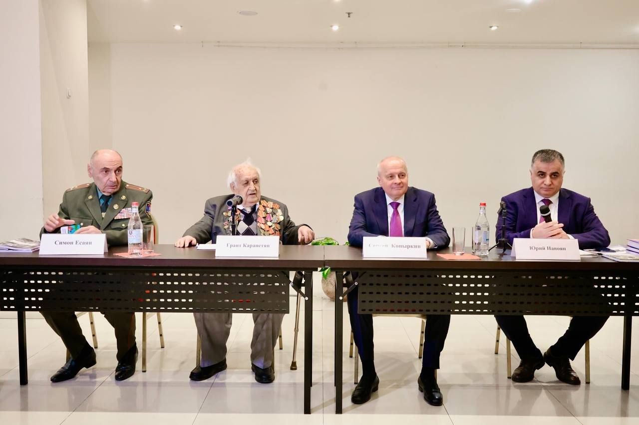 В Ереване презентовали книгу воспоминаний ветерана ВОВ Гранта Карапетяна В Ереване презентовали книгу воспоминаний ветерана ВОВ Гранта Карапетяна