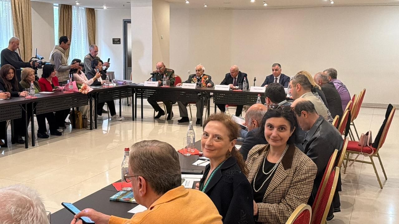 В Ереване презентовали книгу воспоминаний ветерана ВОВ Гранта Карапетяна