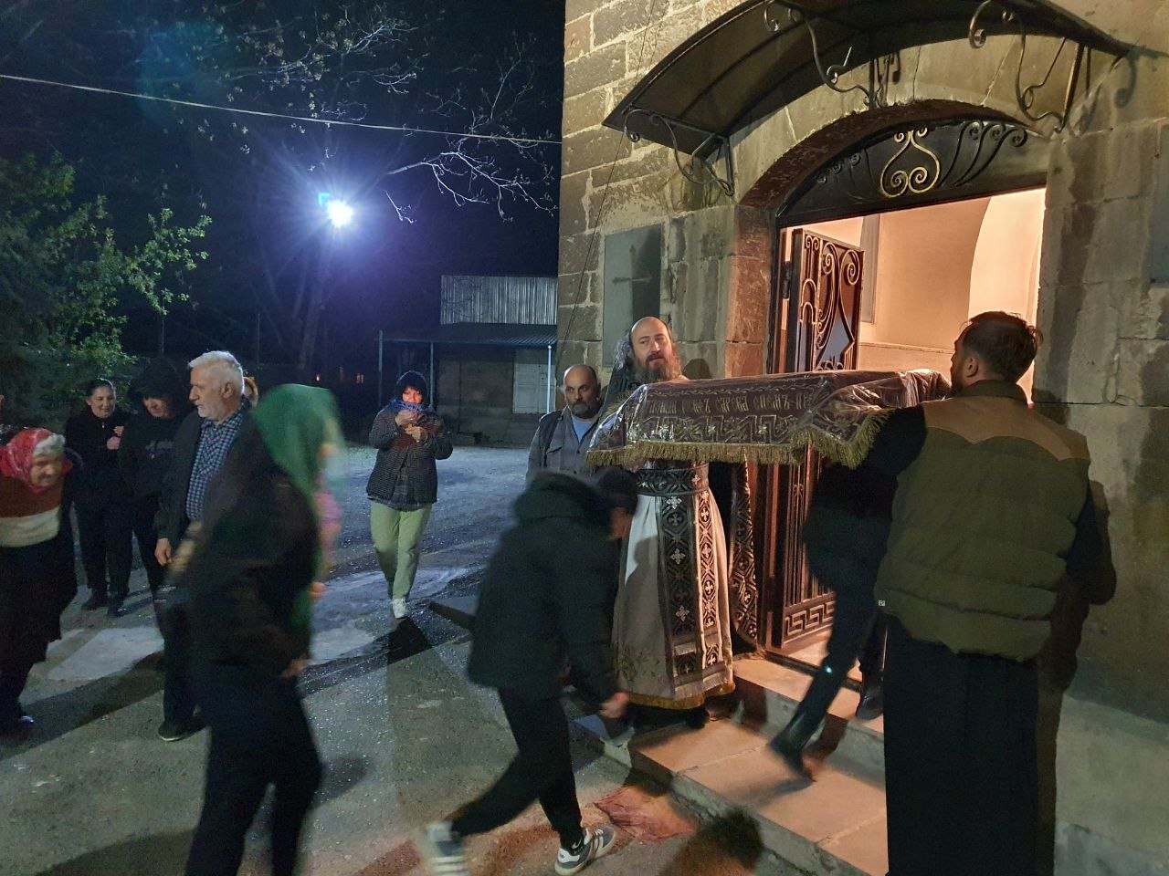 Службы Страстной Седмицы в Ереванско-Армянской епархии: фоторепортаж