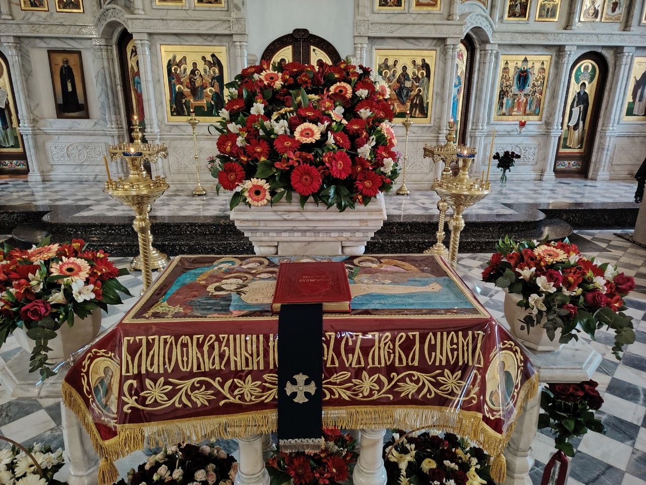 Службы Страстной Седмицы в Ереванско-Армянской епархии: фоторепортаж