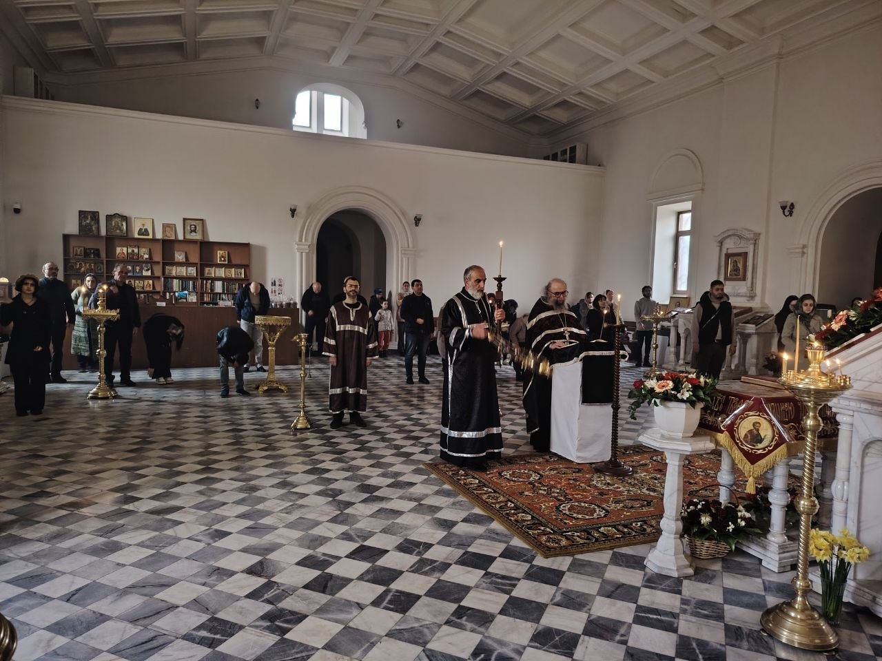 Службы Страстной Седмицы в Ереванско-Армянской епархии: фоторепортаж