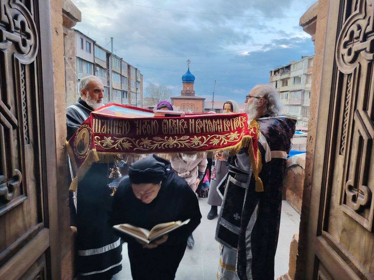 Службы Страстной Седмицы в Ереванско-Армянской епархии: фоторепортаж