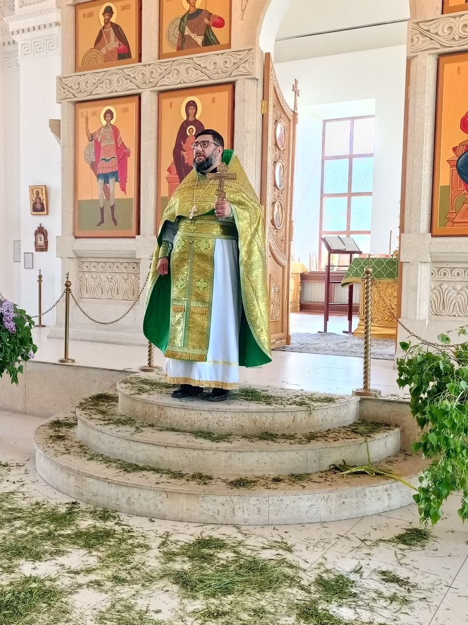Празднование Дня Святой Троицы, Пятидесятницы в храмах Ереванско-Армянской епархии: фоторепортаж