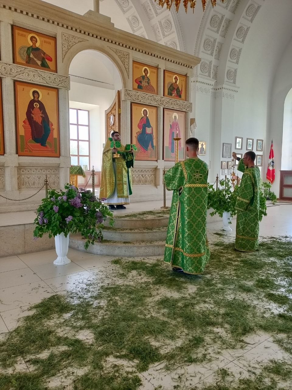 Празднование Дня Святой Троицы, Пятидесятницы в храмах Ереванско-Армянской епархии: фоторепортаж