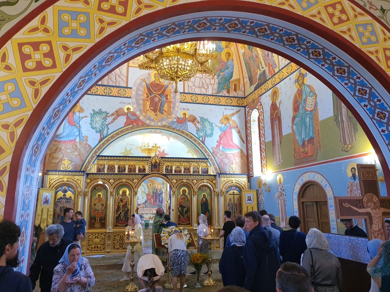Празднование Дня Святой Троицы, Пятидесятницы в храмах Ереванско-Армянской епархии: фоторепортаж