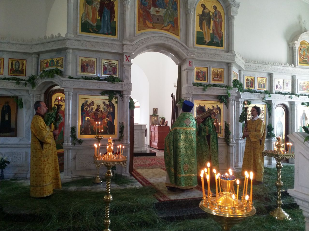 Празднование Дня Святой Троицы, Пятидесятницы в храмах Ереванско-Армянской епархии: фоторепортаж