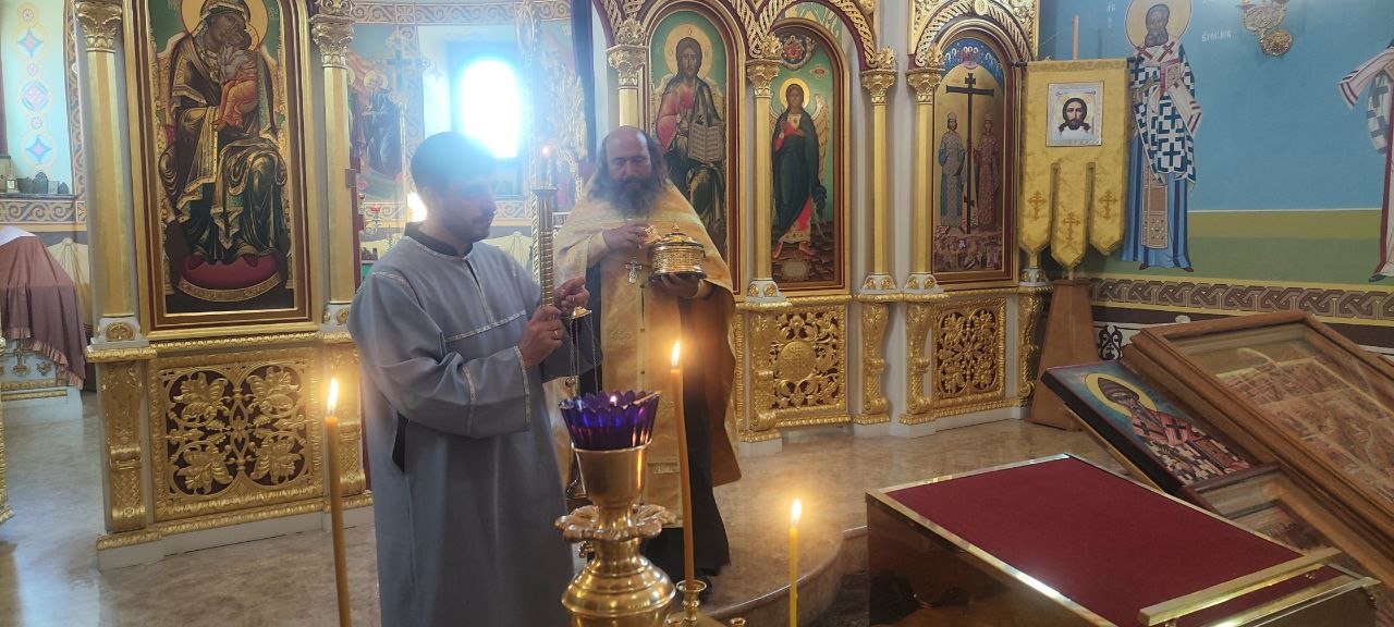 Торжественное перенесение мощей святителей Луки Крымского и Спиридона Тримифунтского в Крестовоздвиженский храм Еревана
